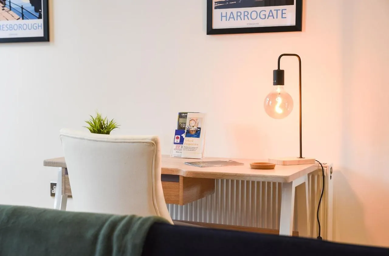 3-Bedroom Lower Ground Flat In Knaresborough Town Centre