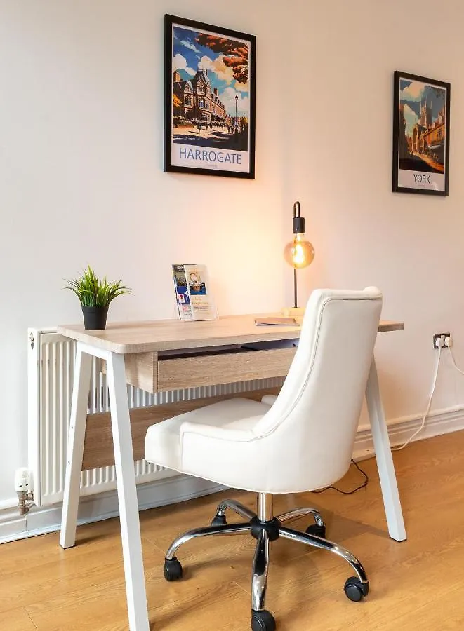 3-Bedroom Lower Ground Flat In Knaresborough Town Centre Великобритания